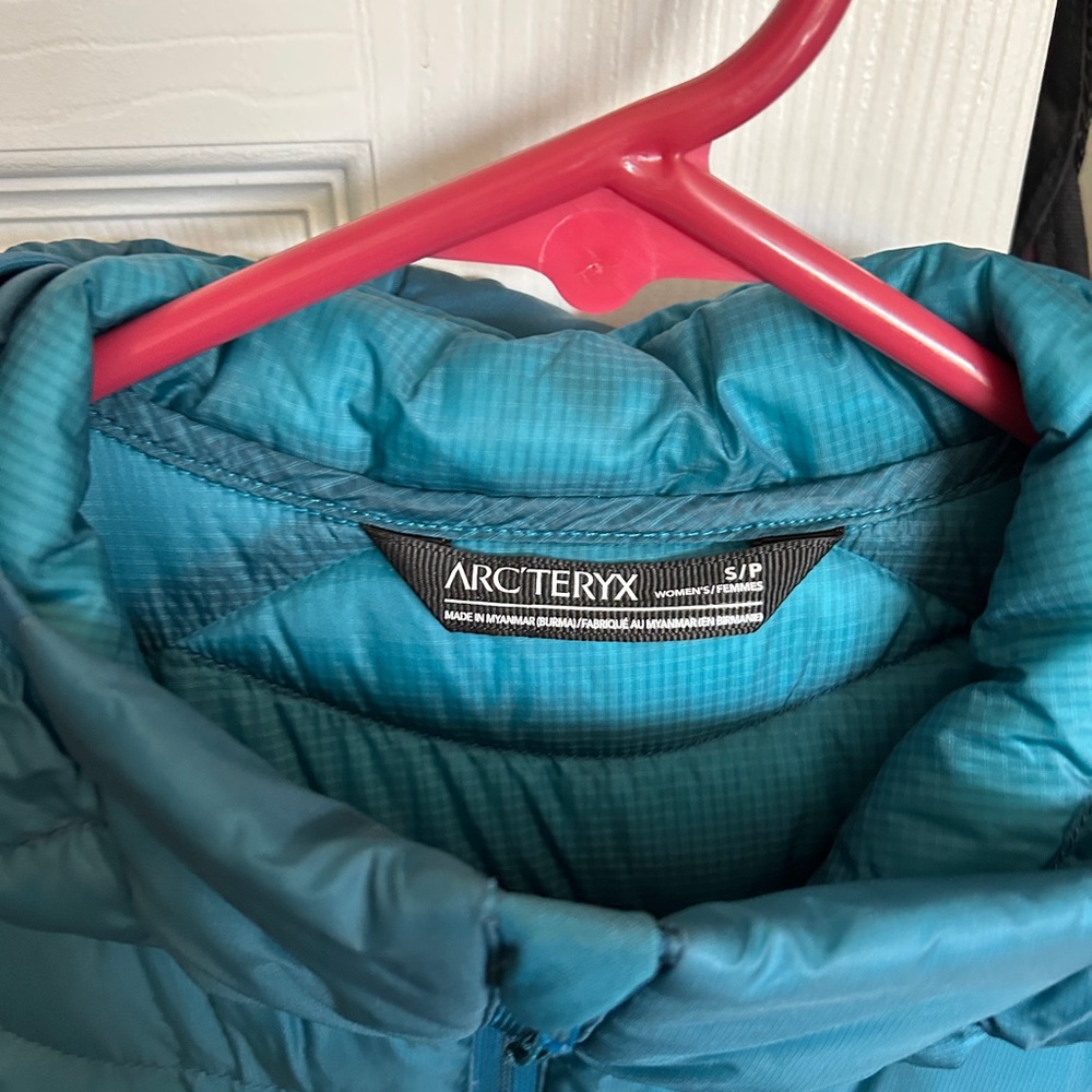 Arc'teryx Blue Insulated Jacket - Picture 3 of 3